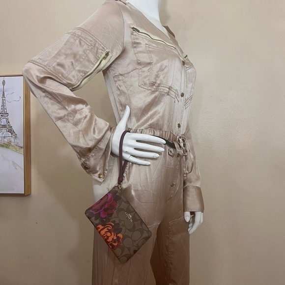 COACH X KAFFE FASSETTE corner zip floral wristlet. Rare limited edition nwt - Picture 5 of 11